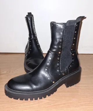 Botas ZARA suela track con tachuelas