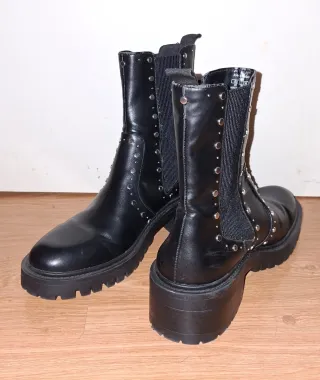 Botas ZARA suela track con tachuelas