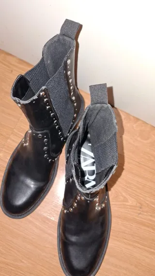 Botas ZARA suela track con tachuelas