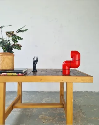 Mesa auxiliar de cerámica y pino. Francia, 60s.