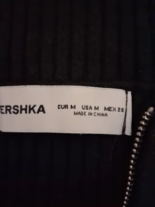 Jersey Bershka negro cremallera cuello