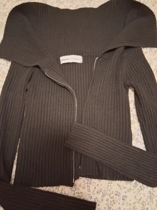 Jersey Bershka negro cremallera cuello