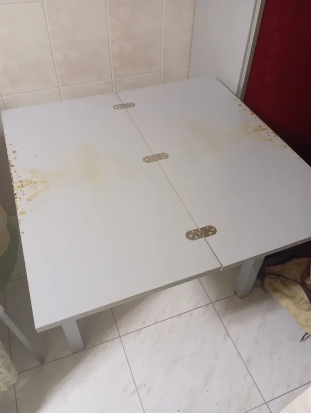 Mesa auxiliar extensible gris y blanca