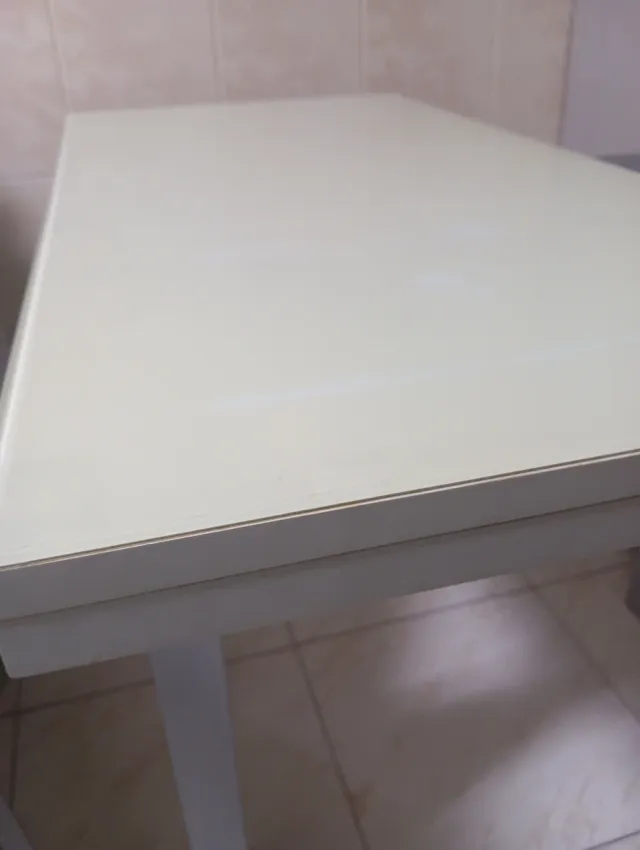 Mesa auxiliar extensible gris y blanca