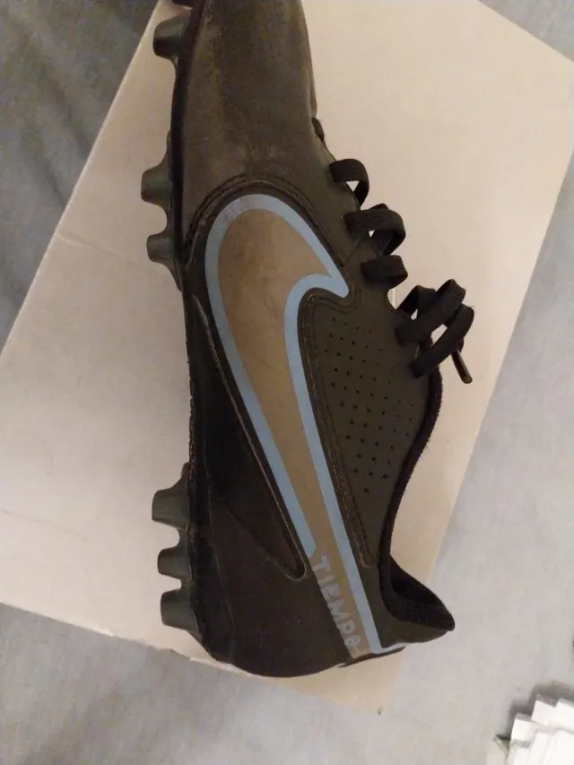 Botas de fútbol Nike negras talla 39