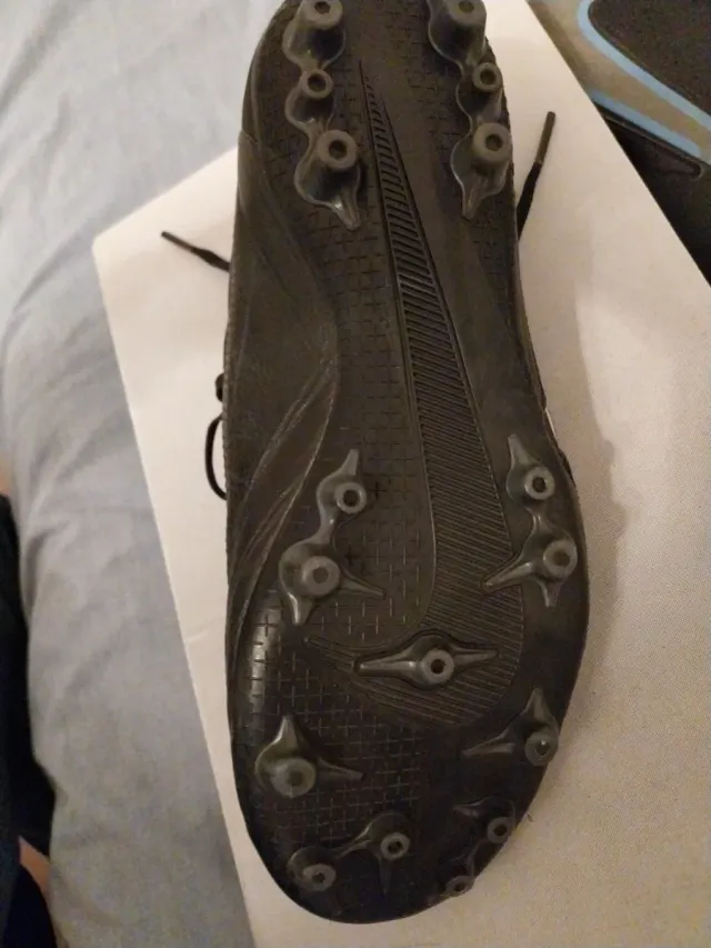 Botas de fútbol Nike negras talla 39