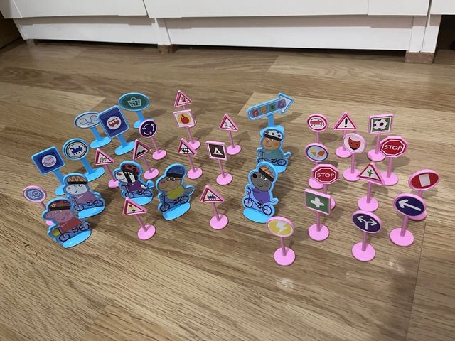 Juego de señales y personajes Peppa Pig