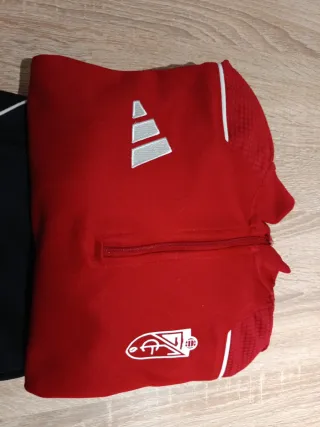 Ropa deportiva Adidas Granada talla 14' 1'64 cm