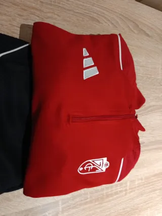 Ropa deportiva Adidas Granada talla 14' 1'64 cm