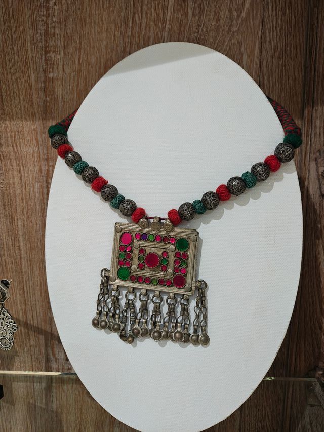 Collar estilo étnico con colgante