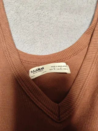 Top tirantes marrón acanalado