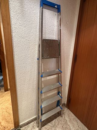 Escalera 4 peldaños aluminio