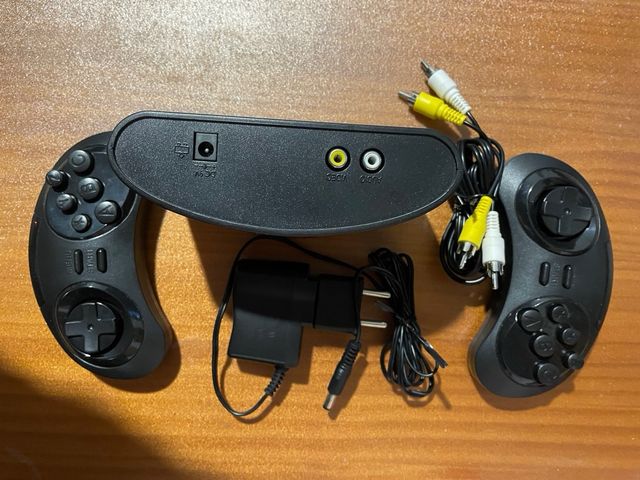 Sega Genesis/ Megadrive AtGames con 80 juegos