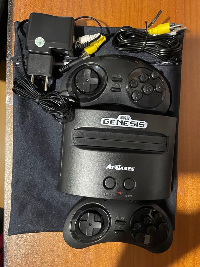 Sega Genesis/ Megadrive AtGames con 80 juegos