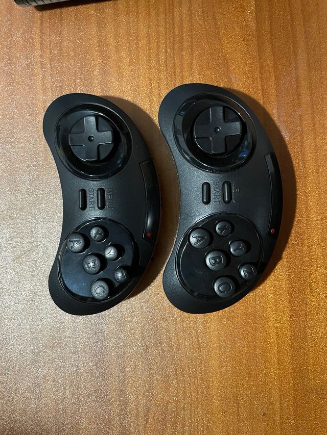 Sega Genesis/ Megadrive AtGames con 80 juegos