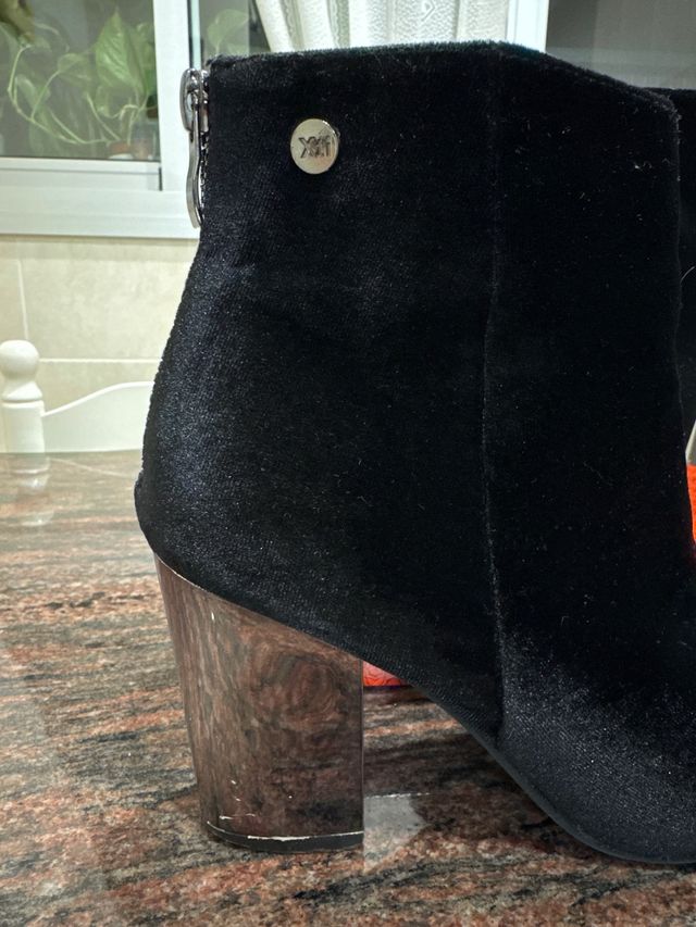 Botines terciopelo Xti negros tacón
