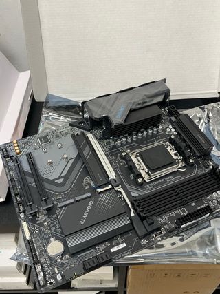 Placa Base Gigabyte X870 Gaming WIFI6