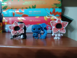 Figuras Kinder Joy Demogorgon y Vecna