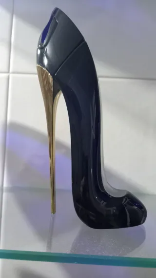 Perfume CH Carolina Herrera tacón negro/dorado