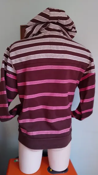 Chaqueta deportiva con rayas