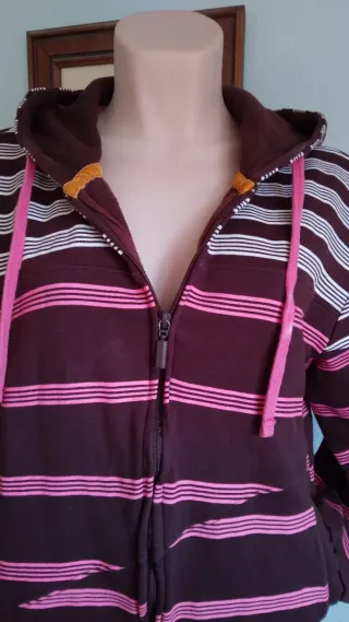 Chaqueta deportiva con rayas