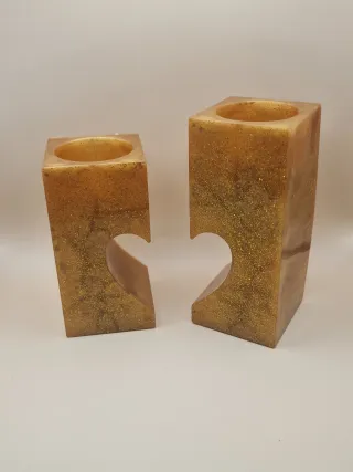 Portacandele a forma di cuore in resina dorata