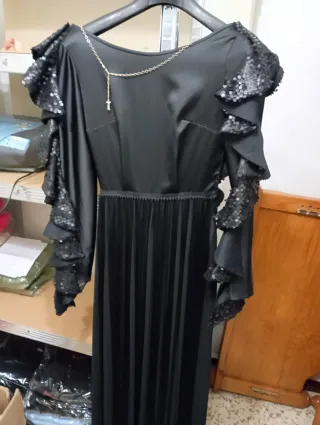 Vestido Negro Largo con Flecos