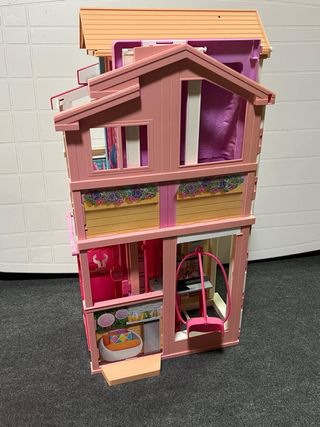Supercasa Barbie con ascensore
