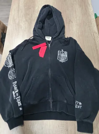 Sudadera Attack on Titan Negra