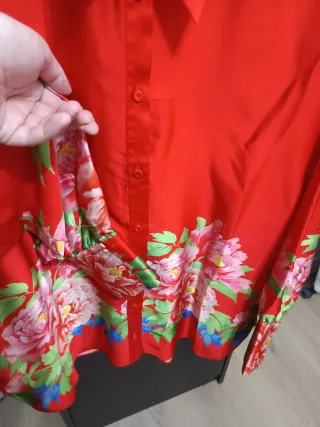 Blusa Zara Estampada Flores Roja XS 8€ NO NEGOCIAB