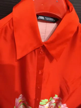 Blusa Zara Estampada Flores Roja XS 8€ NO NEGOCIAB