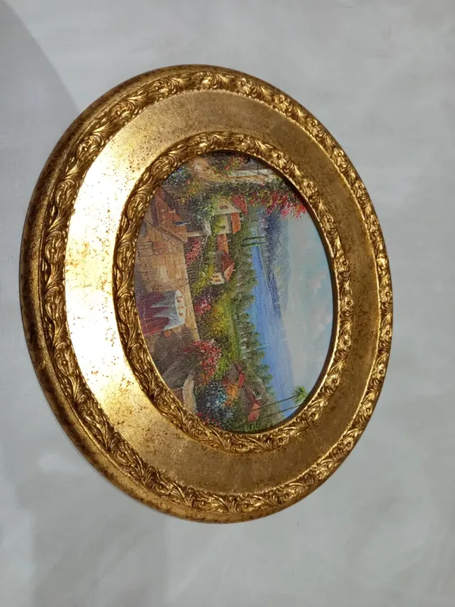 Quadro paesaggistico ovale dorato