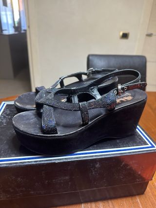 Sandali Paciotti paiette, zeppa scamosciata nera