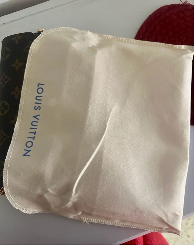 Borsa in pelle con portafoglio e porta carte ispirata a Louis Vuitton