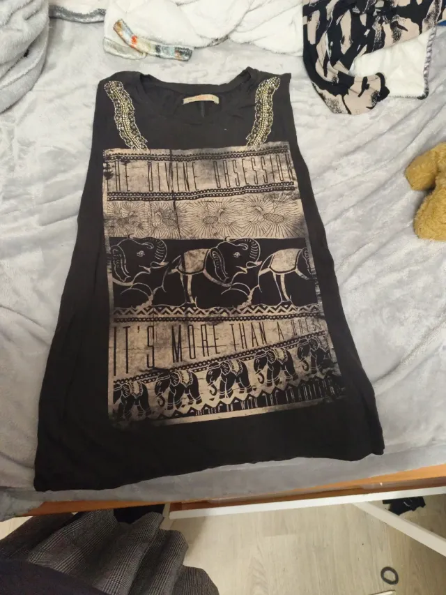 Camiseta con estampado de elefantes