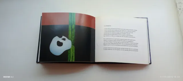 Libro y CD Barricada - La Tierra Está Sorda