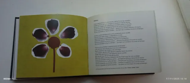 Libro y CD Barricada - La Tierra Está Sorda