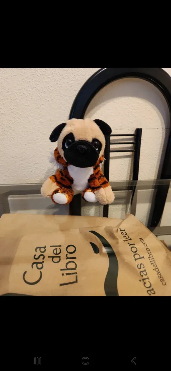 Peluche Pug con disfraz de tigre