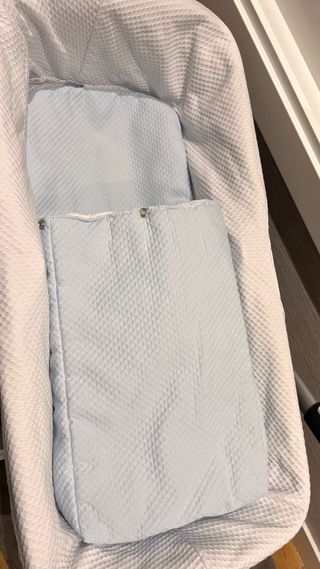Saco para carrito de bebé azul, gris y blanco