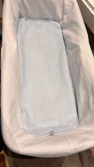 Saco para carrito de bebé azul, gris y blanco