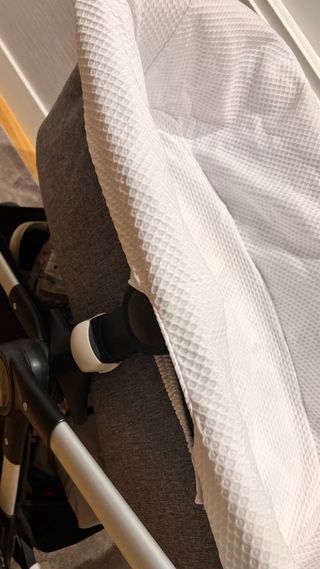 Saco para carrito de bebé azul, gris y blanco