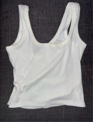 Top Missguided blanco con pedrería