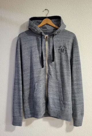 Chaqueta gris con cremallera