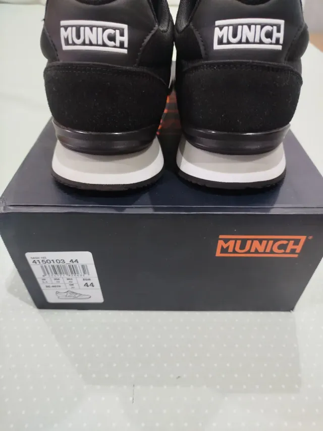 Zapatillas Munich Negras y Blancas