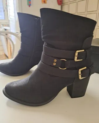 Botines negros talla 39