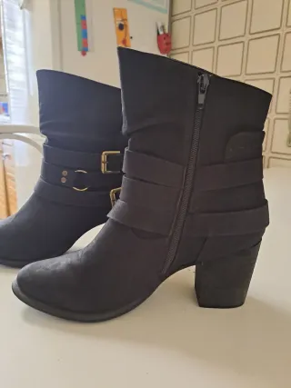 Botines negros talla 39