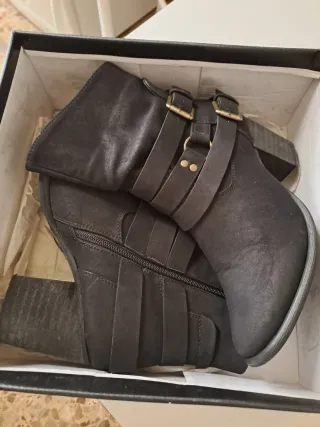 Botines negros talla 39