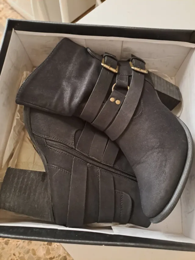 Botines negros talla 39