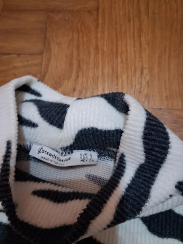 Jersey cuello alto estampado cebra