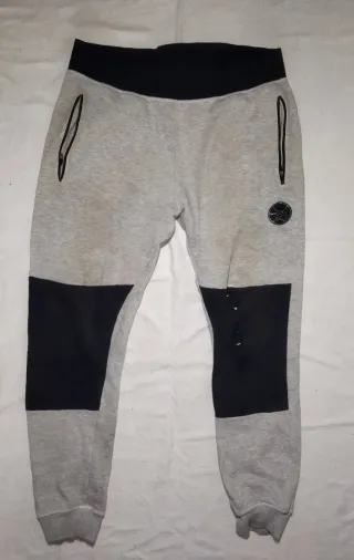 Pantalones de chándal grises y negros